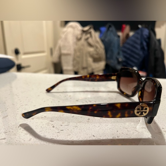 Tory Burch Sunglasses - Picture 4 of 7
